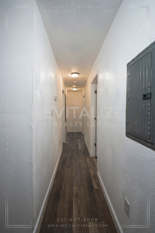 Building Photo - Fully Renovated 3/2 in West Mobile!