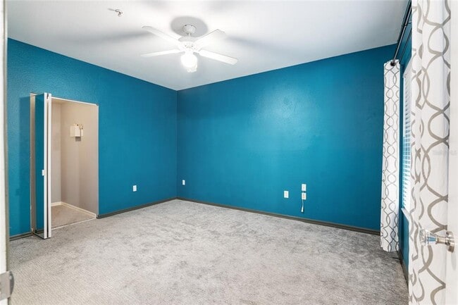 Building Photo - 9127 SW 52nd Ave