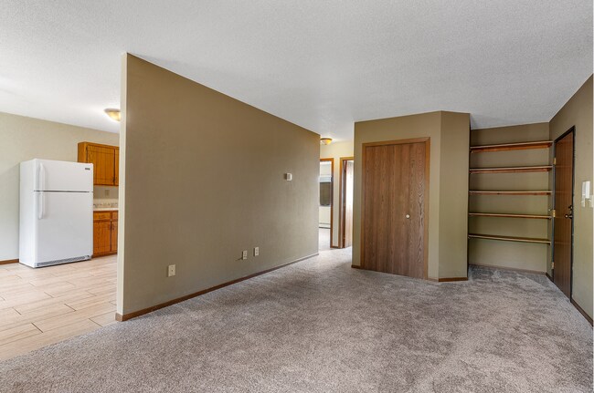 Building Photo - Tower Heights