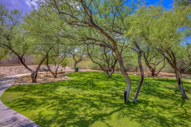 Building Photo - 6028 S Meadow Breeze Dr