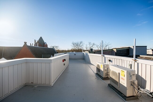 Building Photo - Fairmount/Brewery town gorgeous luxury apartment home, oversized rooms