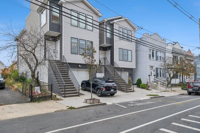 Building Photo - 183 Gates Ave