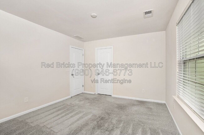 Building Photo - 127 Blossom Ridge Dr