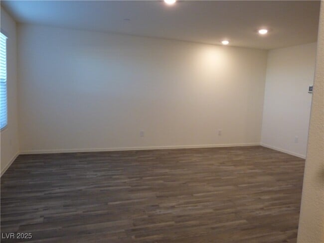 Building Photo - 9428 Emerald Mesa St