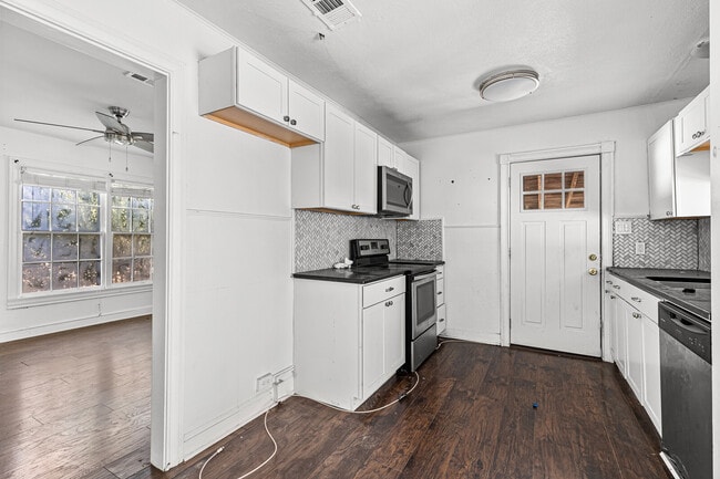 Building Photo - 618 Adams Ave