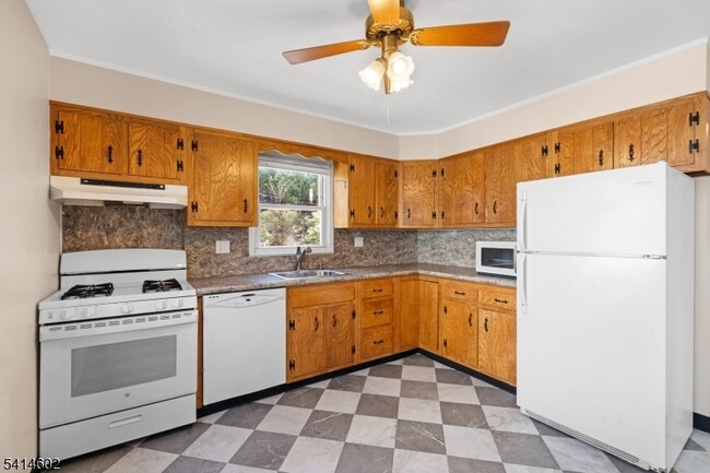 Building Photo - 83 Chestnut Hill Dr W