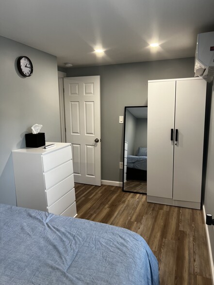 Building Photo - 1957 W Lake Ave