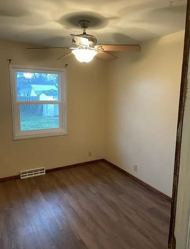 Building Photo - 209 Avalon Ln