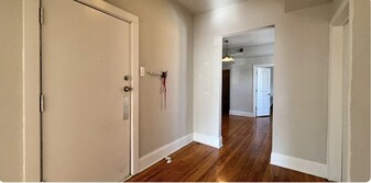 Building Photo - 1400 W Edgewater Ave
