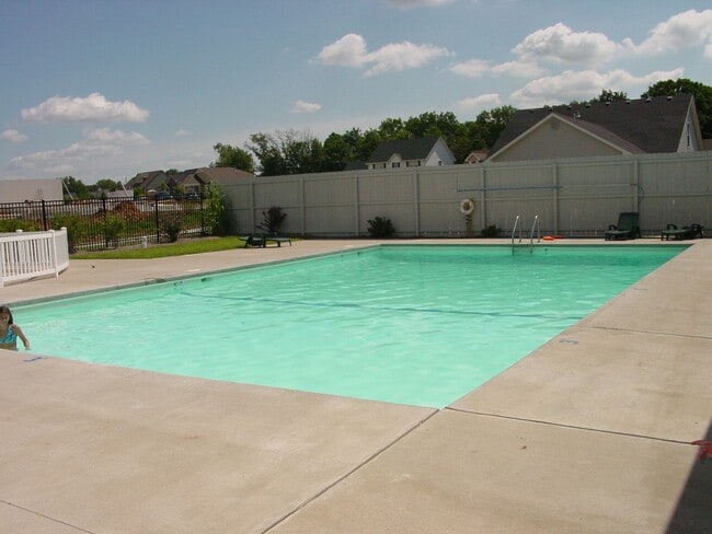 Building Photo - 1BR/1BA, Upscale Loft with accessible Rooftop Deck & Community Pool!