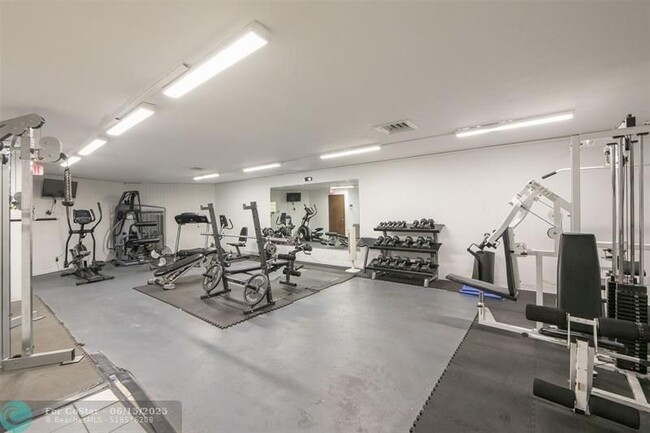 Building Photo - 113 Royal Pk Dr