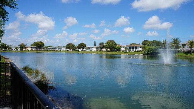 Building Photo - 42 Sussex E