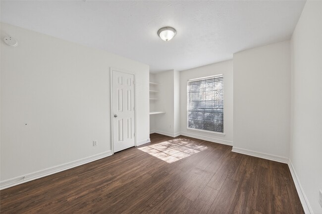 Building Photo - 16122 Cypress Point Dr