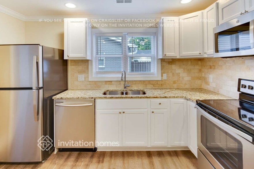 Building Photo - 1517 Lasalle St