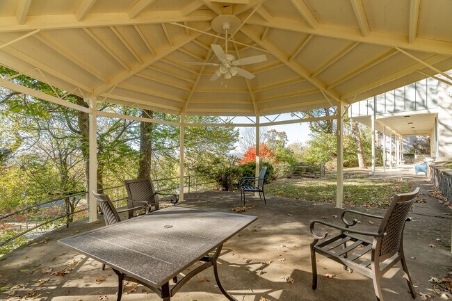 Building Photo - WHAT A VIEW!!! FULLY FURNISHED 5 BEDROOM & 4 BATH ON TOP OF MOUNT SEQUOYAH!!!