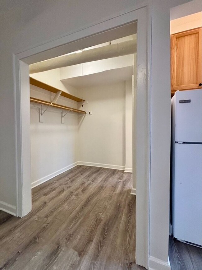 Building Photo - 5421 S Cornell Ave