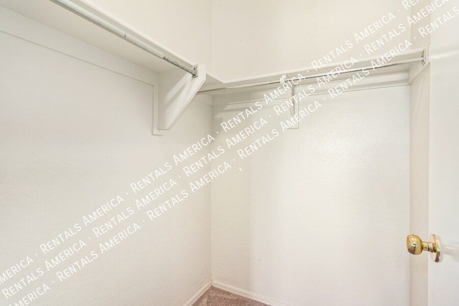 Building Photo - 664 W Silver Reef Ct