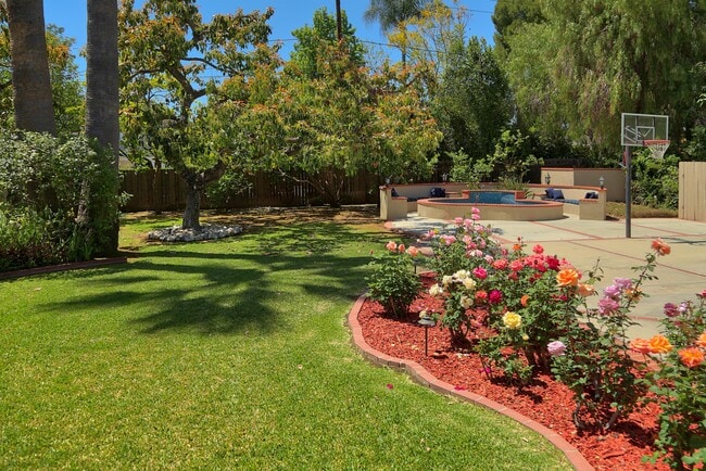 Building Photo - 605 Brightside Ln