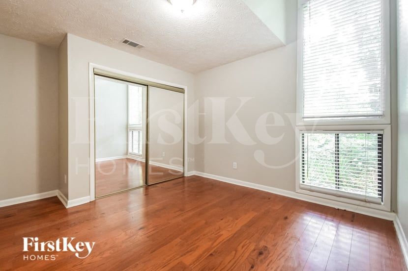 Building Photo - 5515 N Fork Dr SW