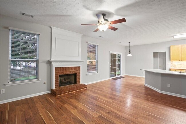 Building Photo - 2643 Whispering Pines Dr SW