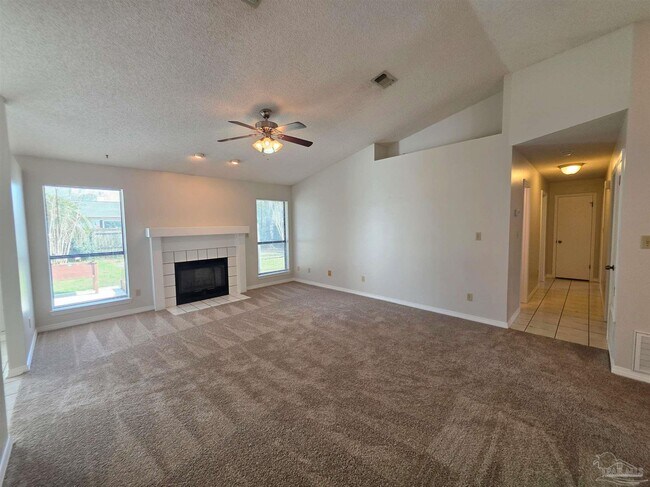 Building Photo - 824 Lavon Dr