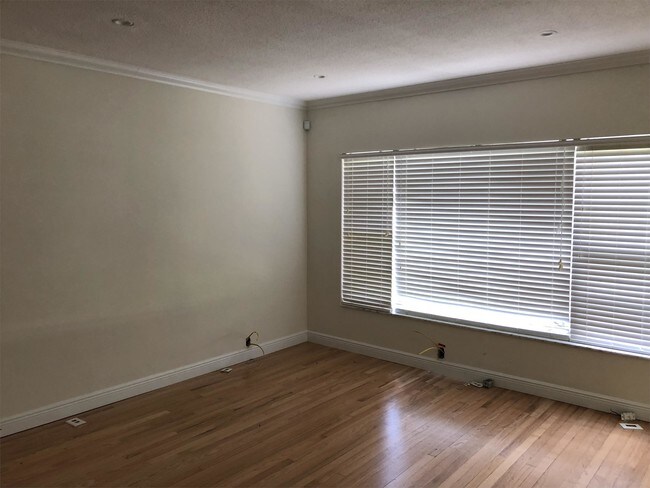 Building Photo - 1015 Harwood St