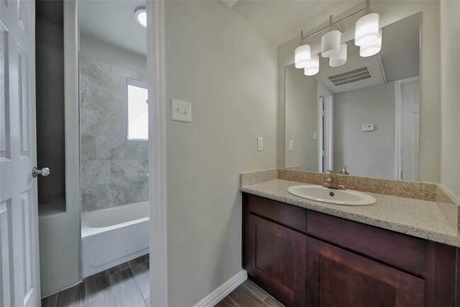 Building Photo - 1109 W 25th St