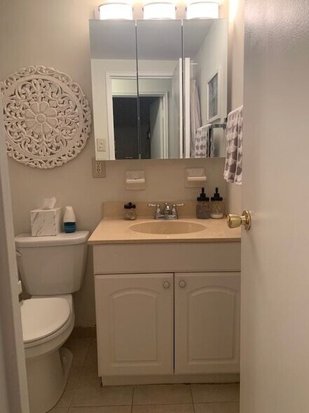 Building Photo - 62 Cavendish Dr