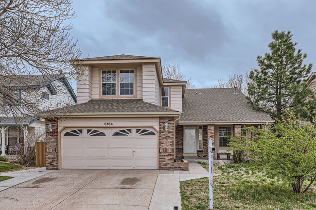 Primary Photo - **Spacious, Light-Filled 4 bed, 4 bath wit...
