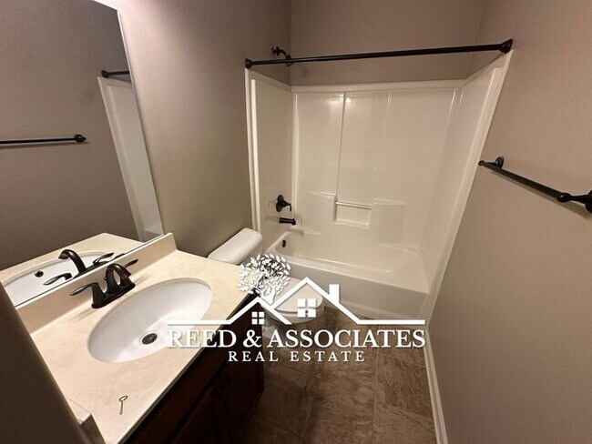 Building Photo - Luxurious Bartlett Home. ZONED Bartlett School Districts! DON'T MISS OUT!