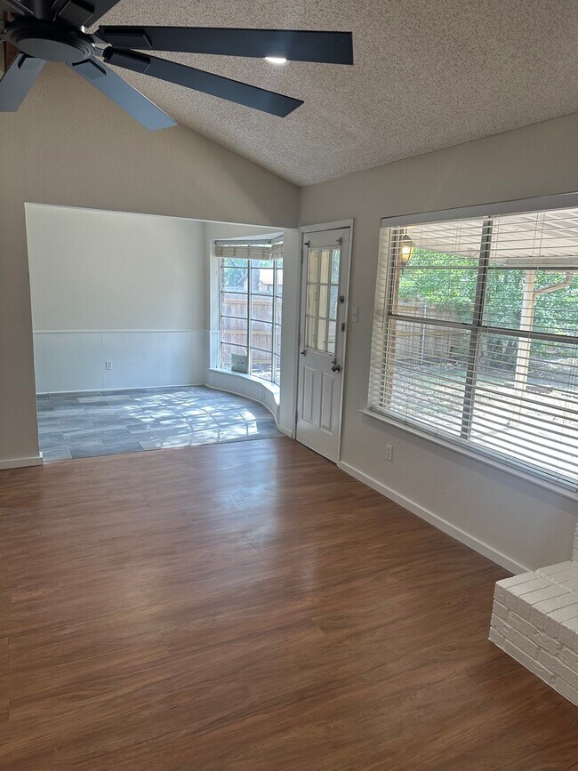 Building Photo - 8608 Brookridge Dr