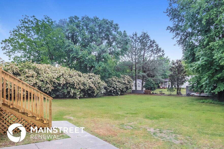 Building Photo - 208 Redberry Dr