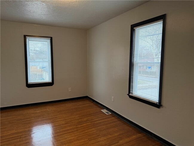 Building Photo - 710-712 Jay St