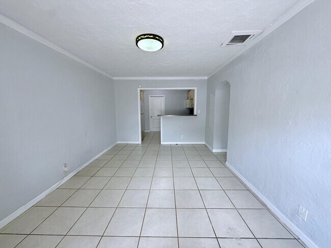 Building Photo - 447 Conniston Rd