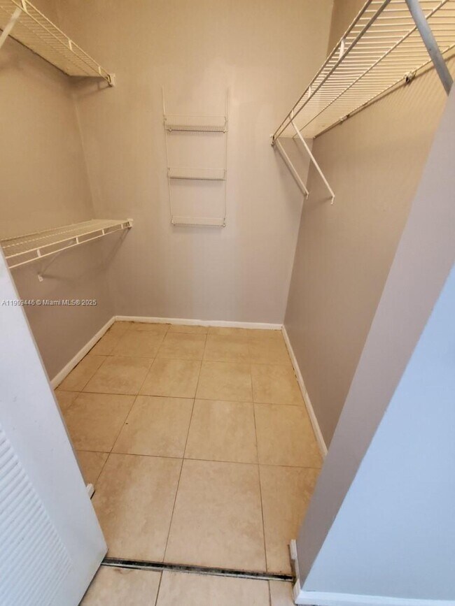 Building Photo - 7872 Sonoma Springs Cir