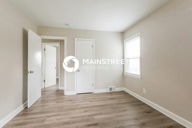 Building Photo - 3 Bedroom Pet-Friendly Home in LOUISVILLE,...