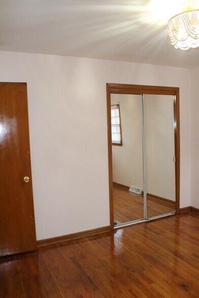 Building Photo - 3908 Pleasant Valley Blvd