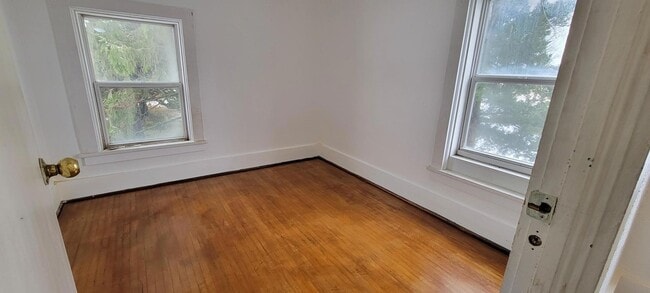 Building Photo - 2815 N Shore Dr