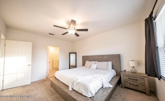 Building Photo - 487 Old Country