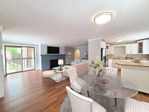 Building Photo - $1,650 - First Month Free - 2 Bed / 2 Bath...