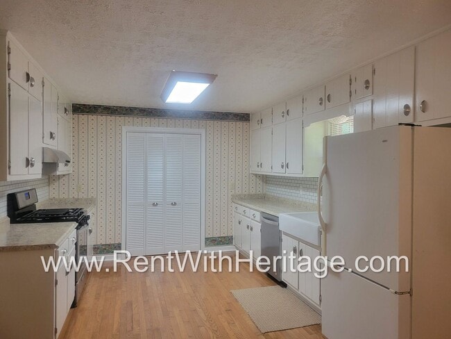 Building Photo - Gorgeous 3bd/2bath Brick Home/ Attention To Detail/ Upgrades Galore/ Great Location