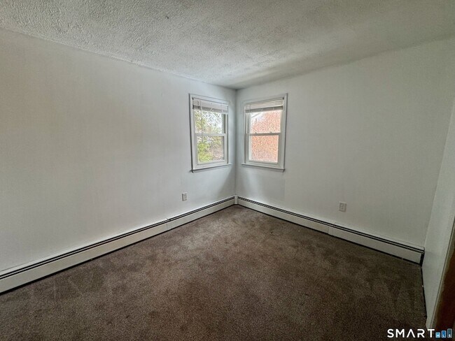 Building Photo - 12 Nutmeg Dr