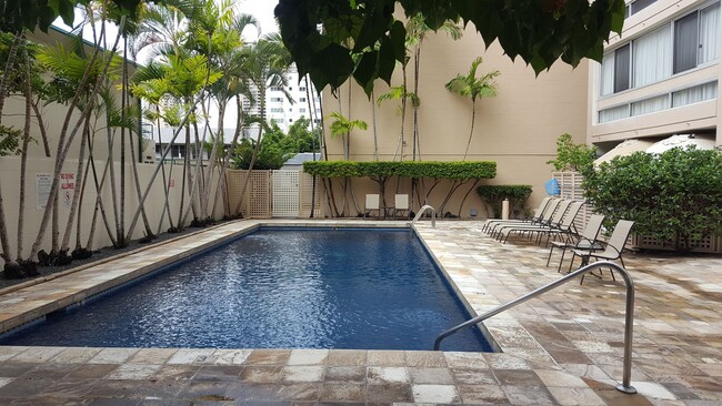 Building Photo - Kapiolani - Ala Wai Skyrise - 1 Bdrm/1 Bat...