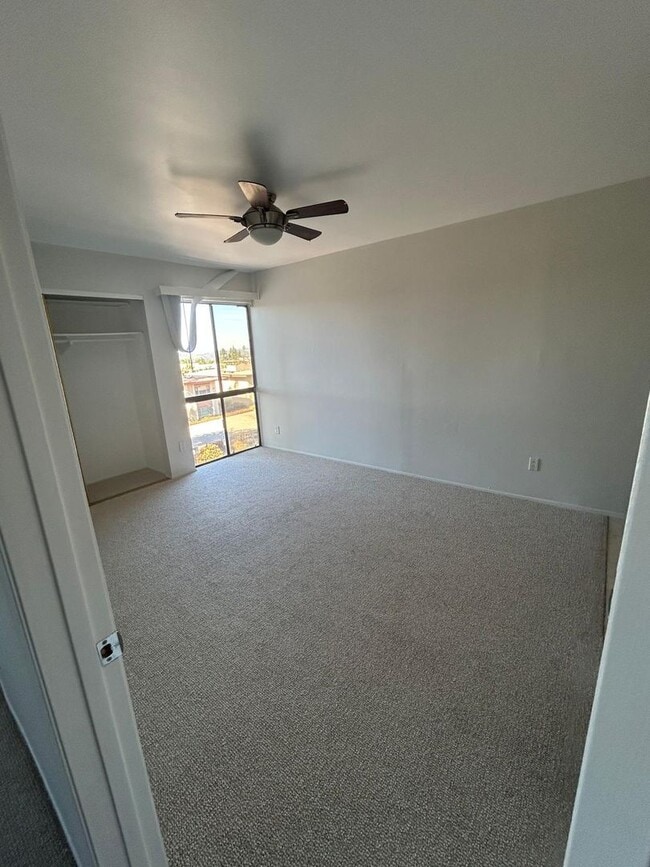 Building Photo - Spacious 1 bedroom Condo with Beautiful Views! Water, sewer, and trash included! Move In Ready! M...