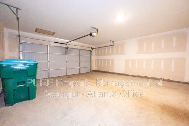 Building Photo - 44 Oxford Ln