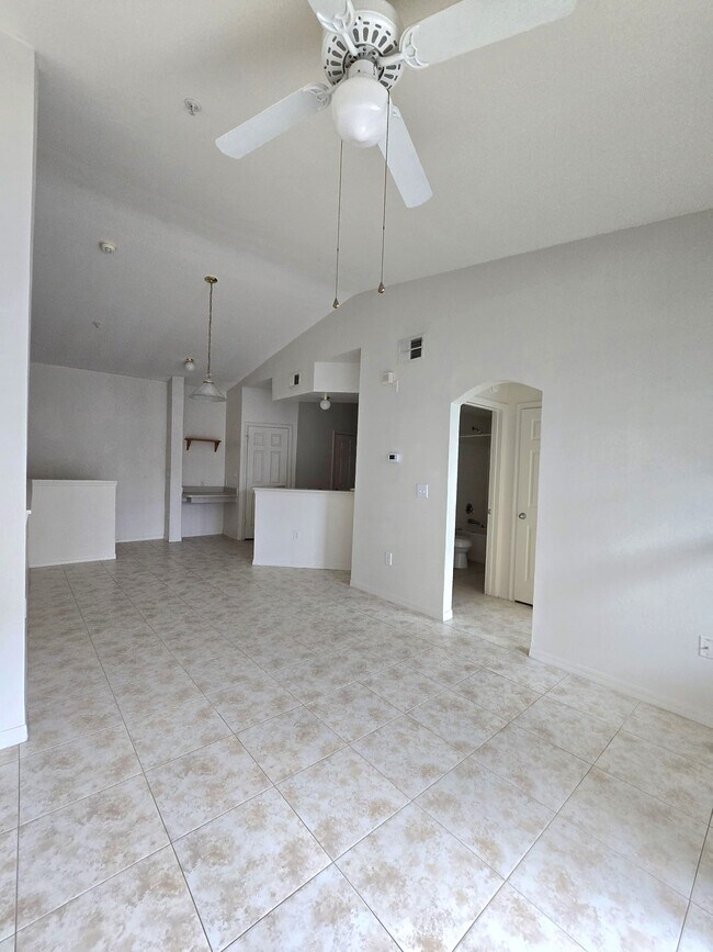 Building Photo - 2045 Erving Cir