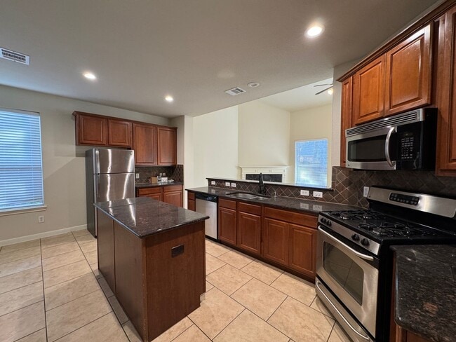 Building Photo - 34 N Montfair Park Cir