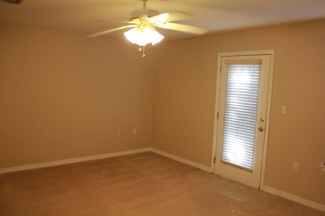 Building Photo - 976 Scenic Oak Ln