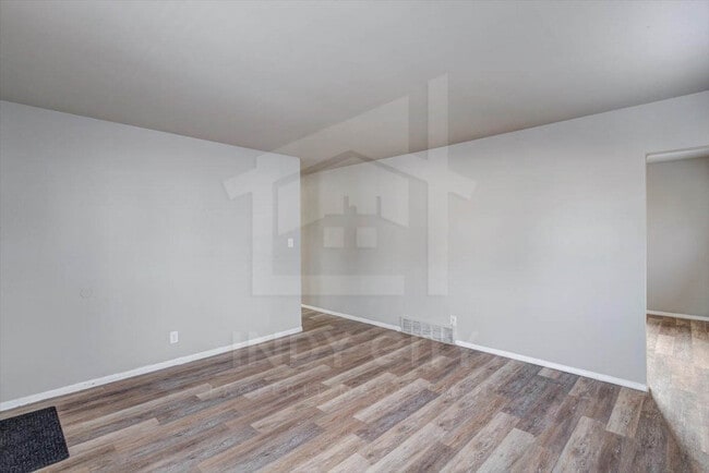 Building Photo - 750 S Dequincy St