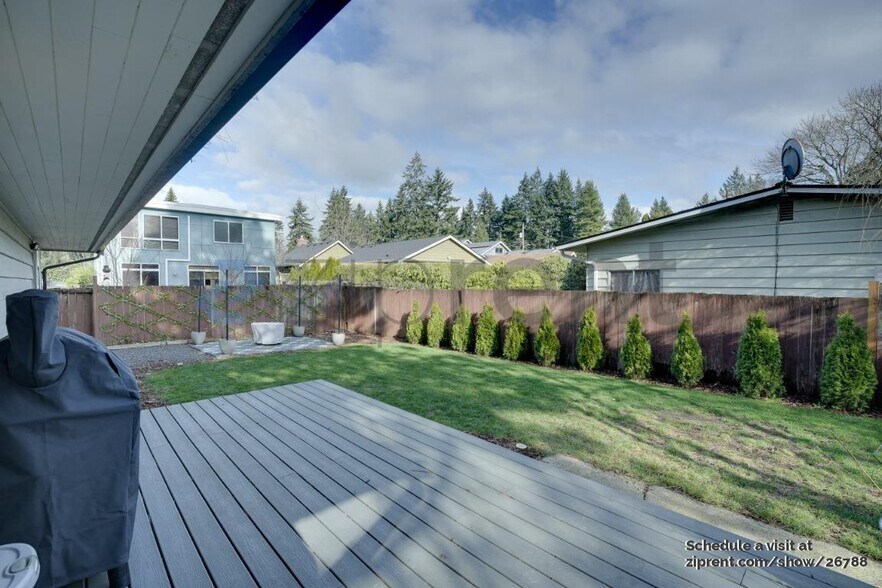 Building Photo - 14046 Meridian Ave N